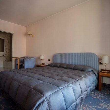 Hostellerie Du Cheval Blanc อาออสตา ภายนอก รูปภาพ