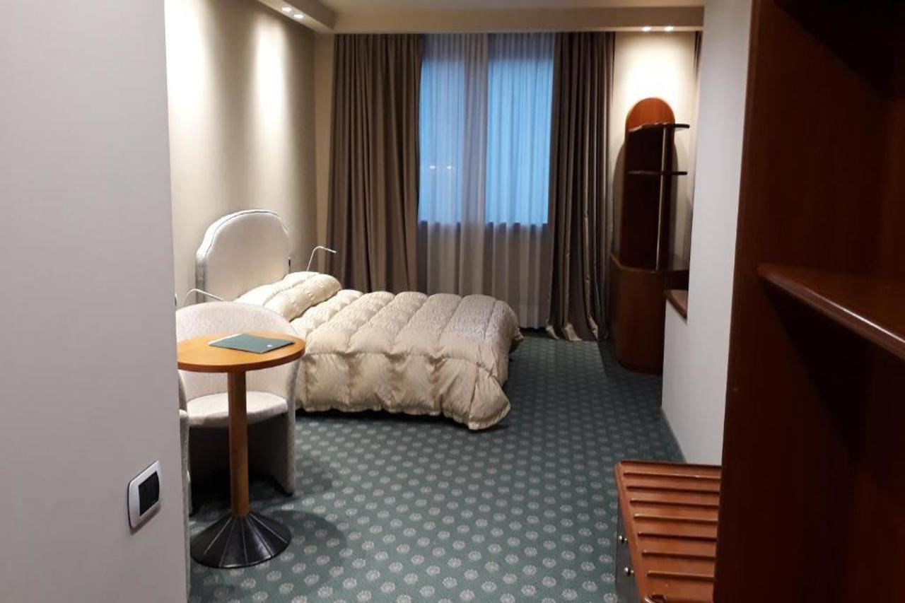 Hostellerie Du Cheval Blanc อาออสตา ภายนอก รูปภาพ