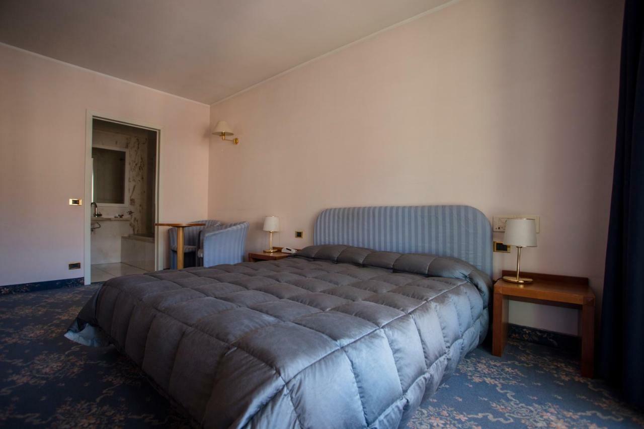 Hostellerie Du Cheval Blanc อาออสตา ภายนอก รูปภาพ