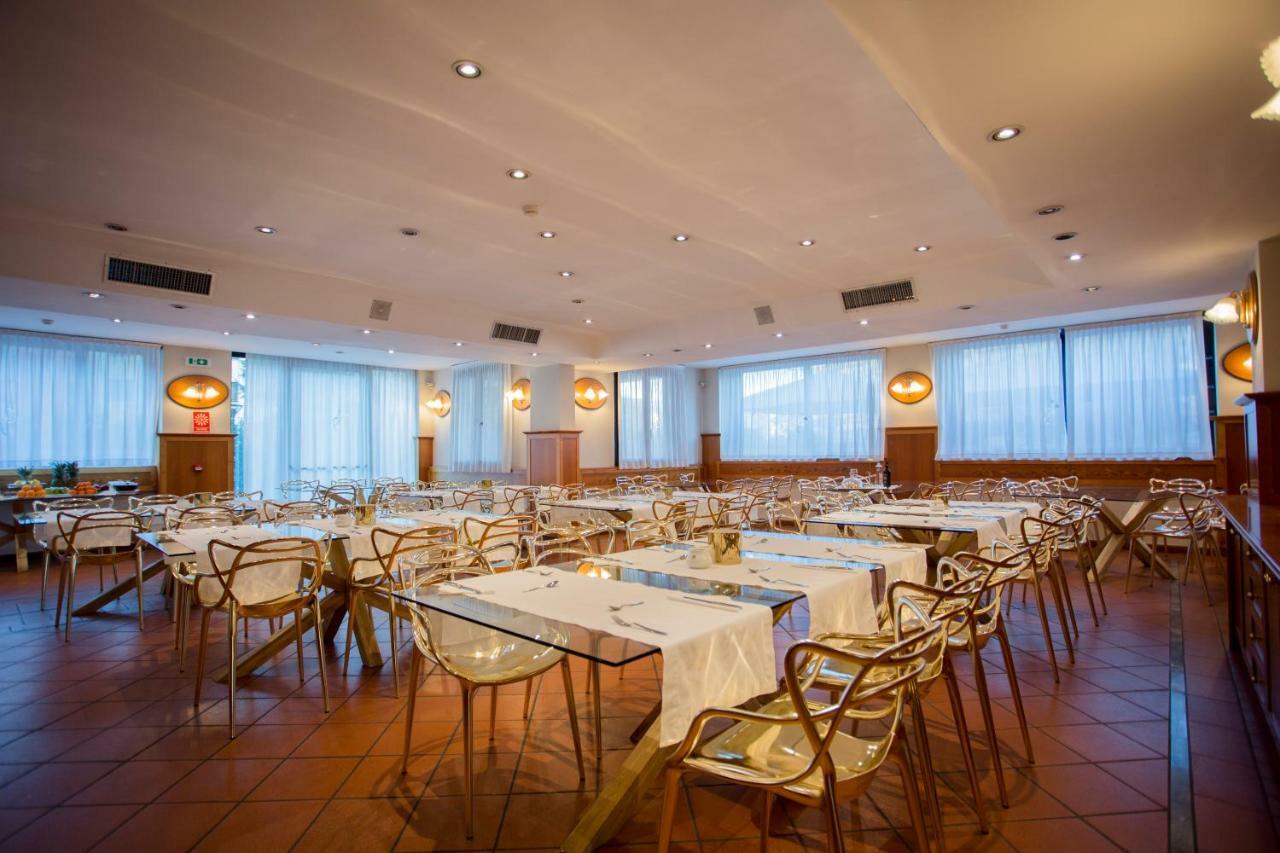 Hostellerie Du Cheval Blanc อาออสตา ภายนอก รูปภาพ