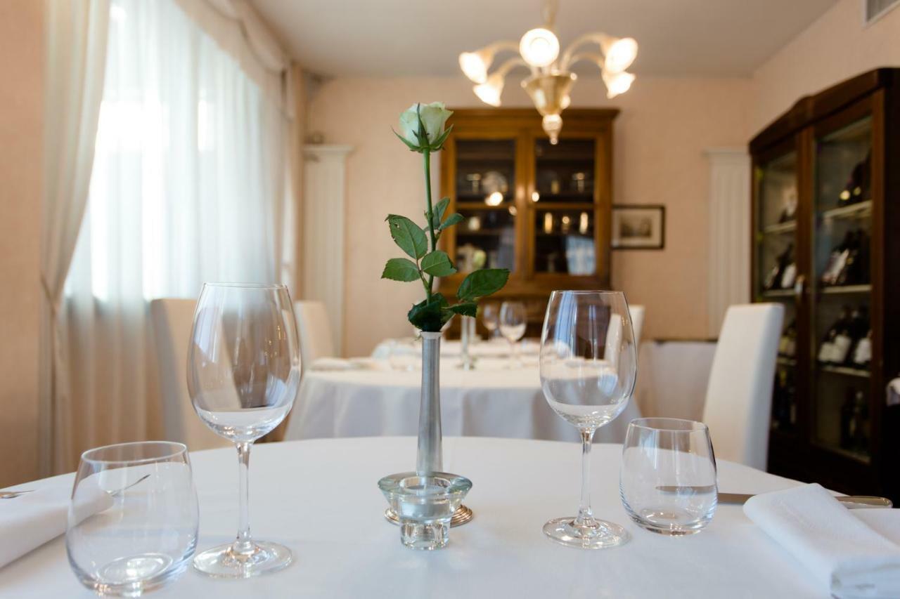 Hostellerie Du Cheval Blanc อาออสตา ภายนอก รูปภาพ