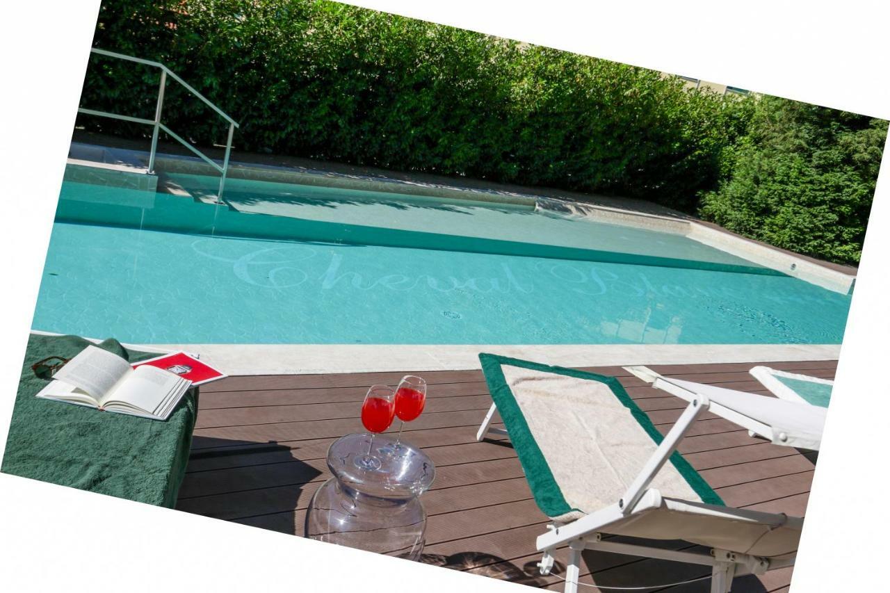 Hostellerie Du Cheval Blanc อาออสตา ภายนอก รูปภาพ