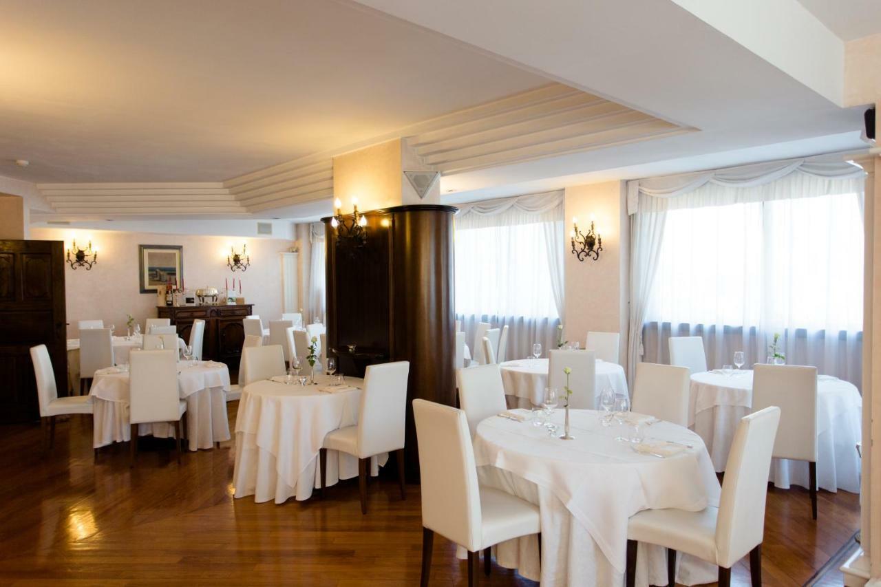 Hostellerie Du Cheval Blanc อาออสตา ภายนอก รูปภาพ