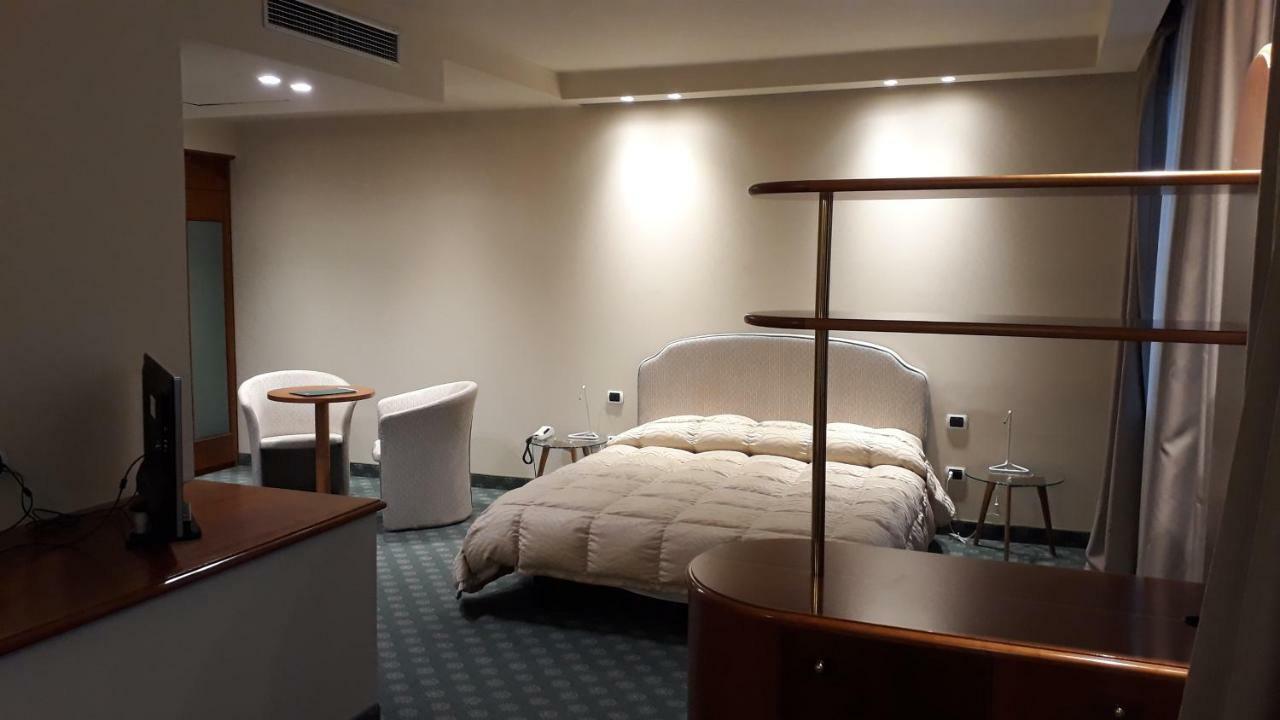 Hostellerie Du Cheval Blanc อาออสตา ภายนอก รูปภาพ