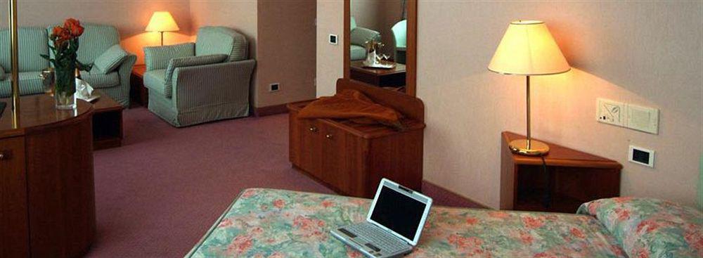 Hostellerie Du Cheval Blanc อาออสตา ภายนอก รูปภาพ